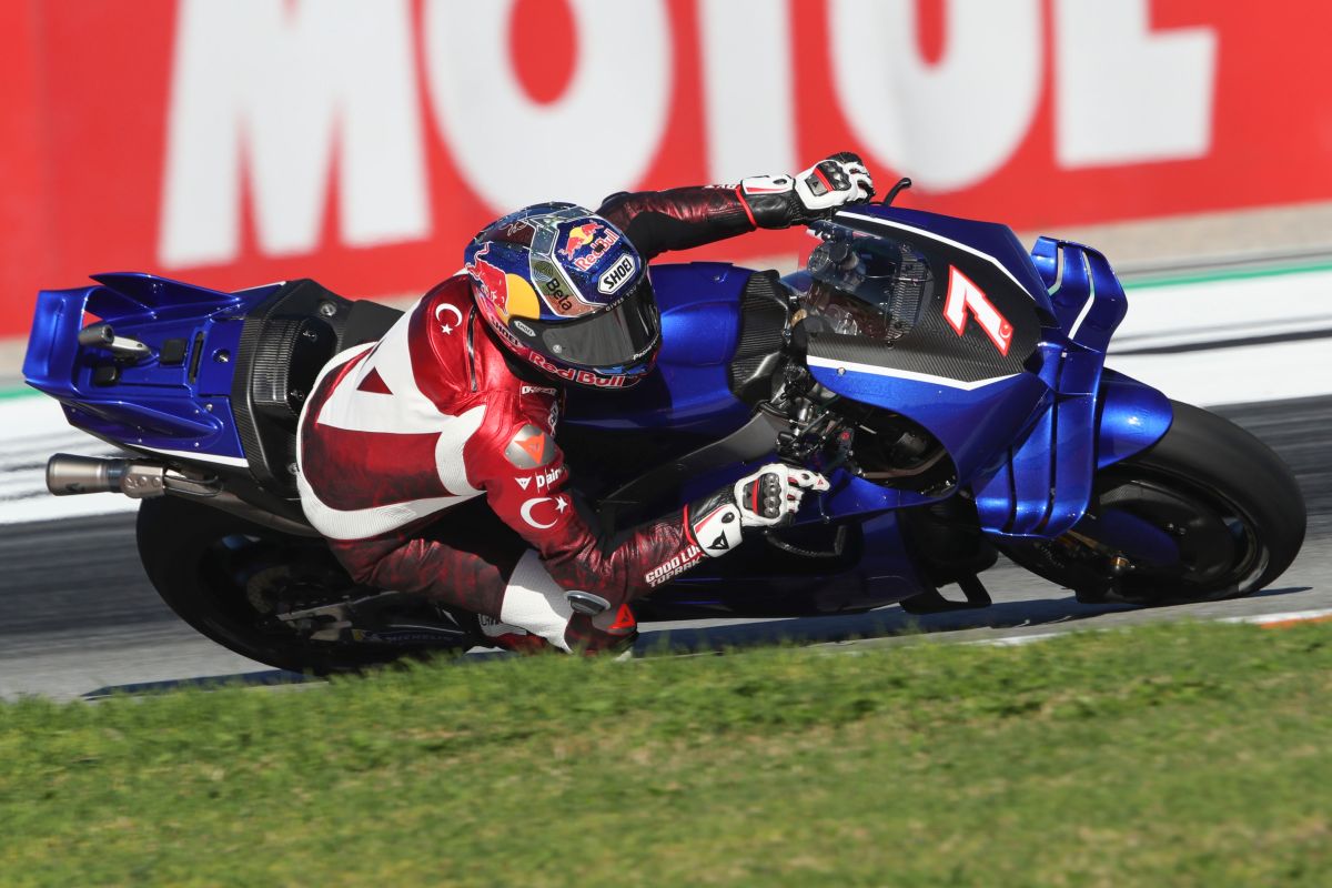 Milli motosikletçi Toprak Razgatlıoğlu, 2025 MotoGP sezonu sonrası yapılan resmi