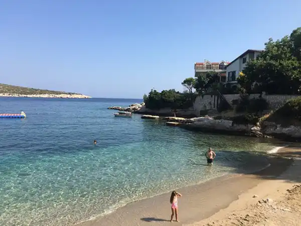 İzmir’de Tropik Gibi Plaj! akvaryum koyu 1 - Marmara Bölge Gazetesi