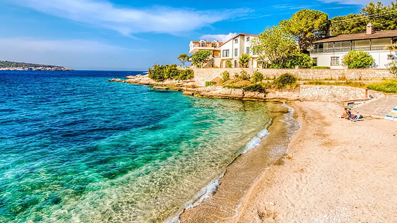 İzmir’de Tropik Gibi Plaj! akvaryum koyu kapak - Marmara Bölge Gazetesi