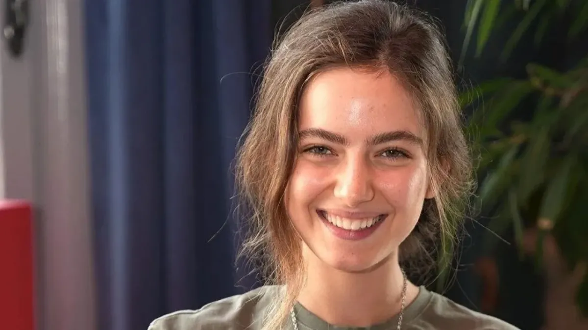 TRT 1’in sevilen dizisi Taşacak Bu Deniz'de Eleni Miryano karakterine