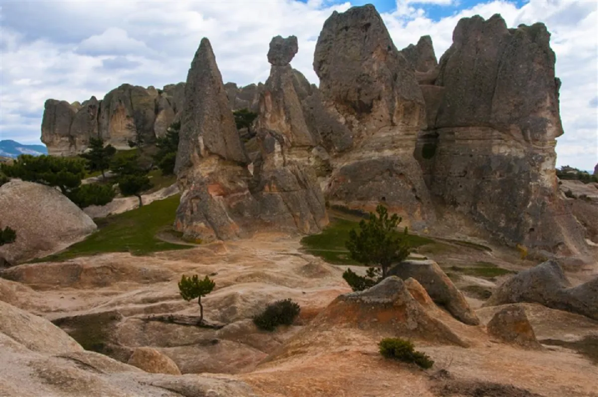 Kapadokya’ya Rakip Yeni Cennet! bolvadin peri bacalari afyon 2 - Marmara Bölge Gazetesi