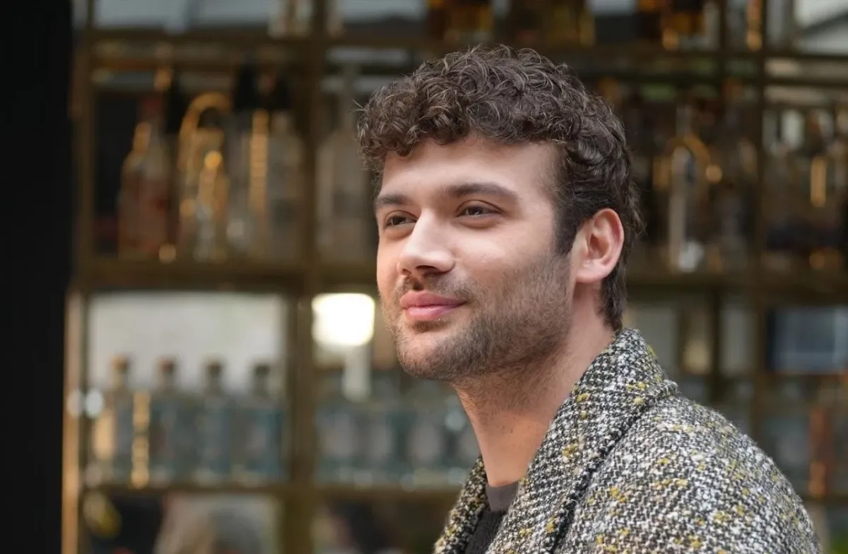 Yeni yayın döneminde ekrana gelen diziler arasında yer alan Aynadaki