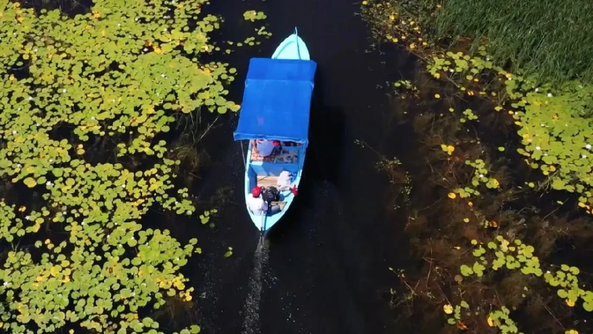Denizli’nin Çivril ilçesinde yer alan Işıklı Gölü, 800 metre rakımdaki