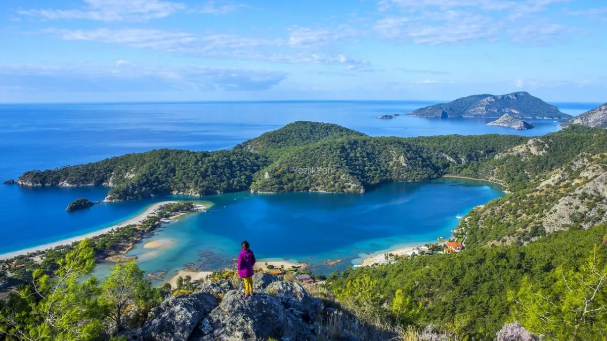 Türkiye’nin dünya çapında ün kazanmış doğa harikalarından biri olan Ölüdeniz,