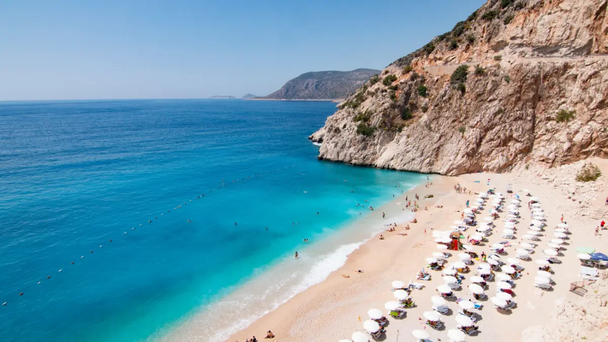 Altın Kumlarıyla Dikkat Çeken Örnekköy Plajı Tatilcilerin Yeni Kaçış Noktası Oldu! kaputas plaji 54469 - Marmara Bölge Gazetesi