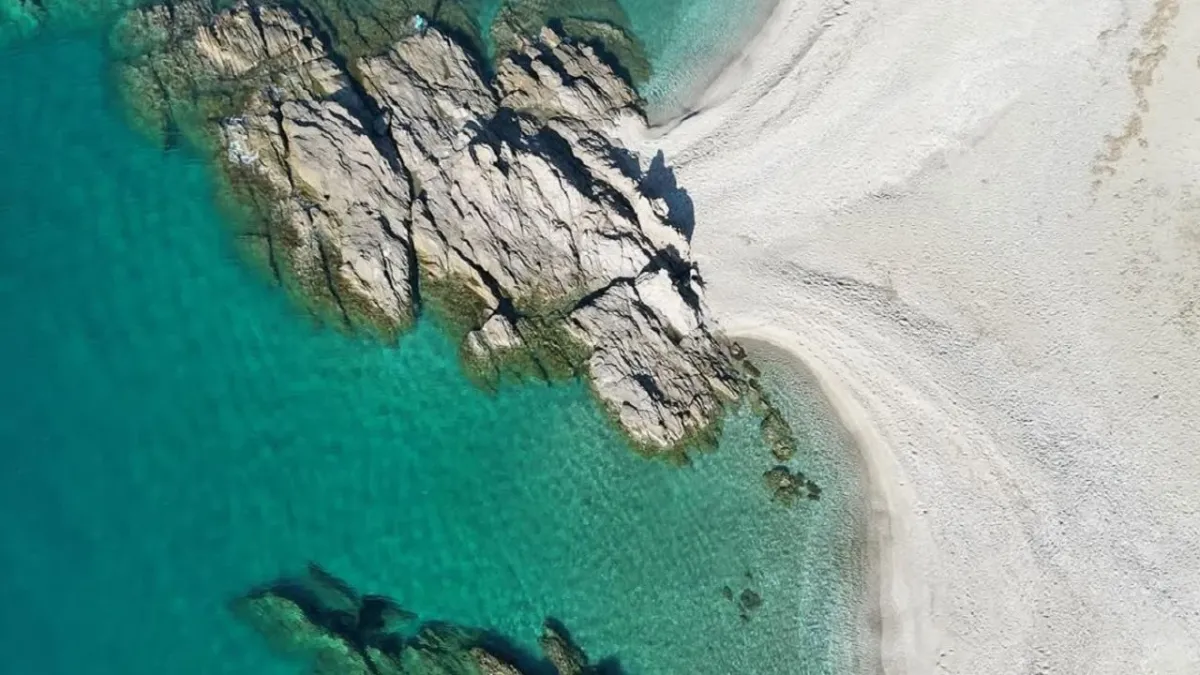 İzmir’in kuzeyinde, Karaburun ilçesinin keşfedilmeyi bekleyen saklı koylarından biri olan