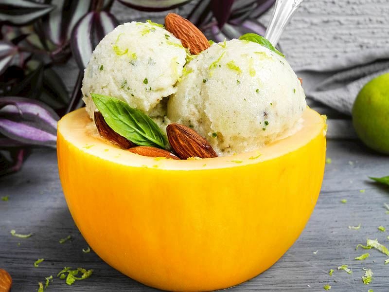 Balıkesir’e Gidenler Bu Lezzeti Kaçırmasın! kavunlu muzlu dondurma ddb9b5a2 b521 444b bc56 60cc6fa96885 - Marmara Bölge Gazetesi