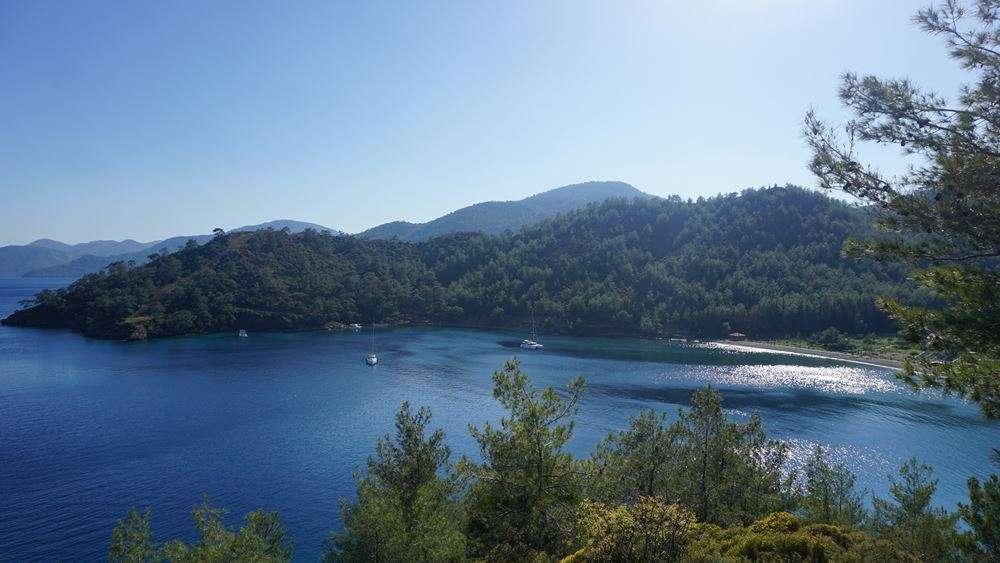 Muğla’nın saklı cenneti Kille Koyu, berrak denizi ve doğal dokusuyla