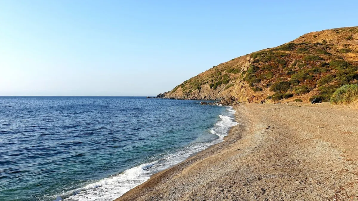 Ege’nin bakir köşelerinden Karaburun’da yer alan Küçükbahçe Plajı, tertemiz denizi,