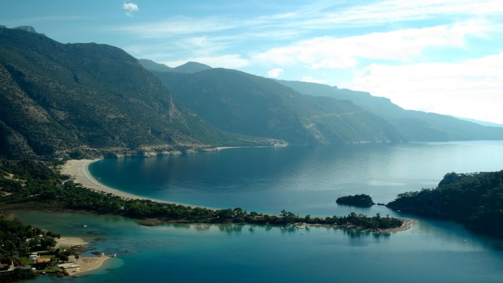 Muğla’da Mavi Cennet: Doğanın Kalbinde Sakinlik Sunan Plaj kumburnu plaji oludeniz 1024x576 1 - Marmara Bölge Gazetesi