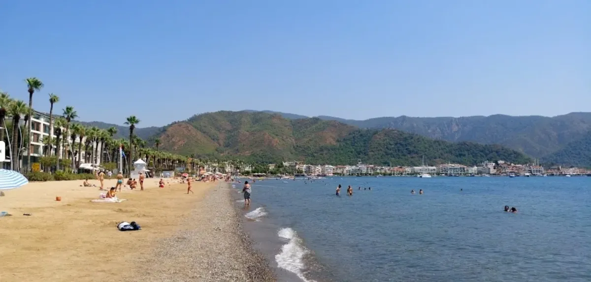 Marmaris Plajı: Şehir Merkezinde Tatilin Mavi Hali marmaris halk plaji - Marmara Bölge Gazetesi