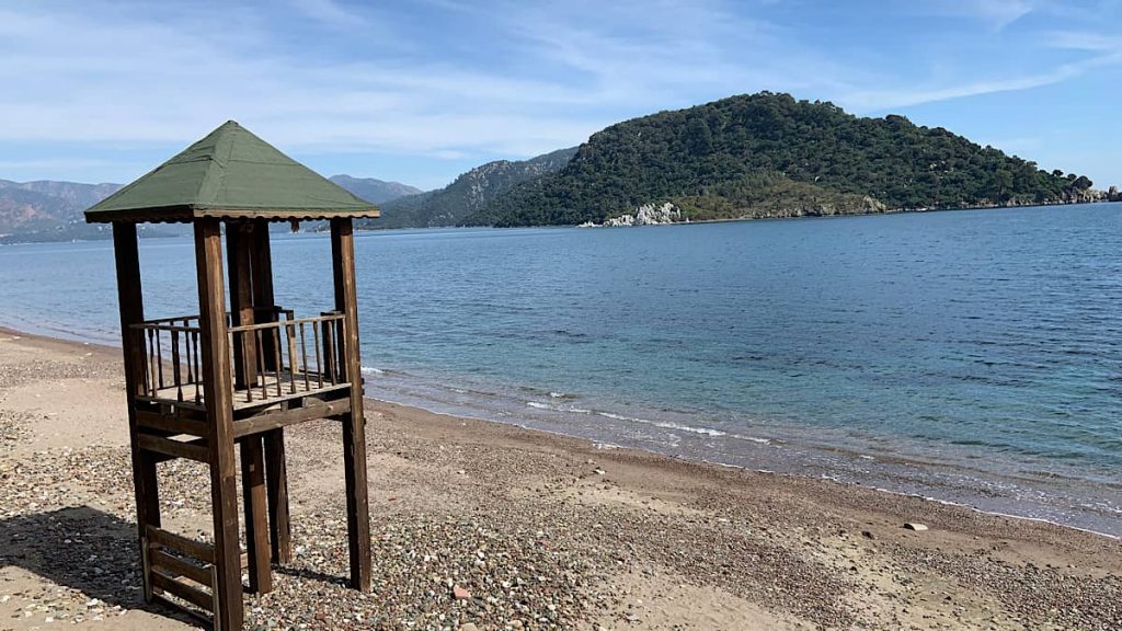 Altın Kumları ve Berrak Deniziyle Marmaris’in En Sakin Koyu marmaris icmeler plaji 1024x576 1 - Marmara Bölge Gazetesi