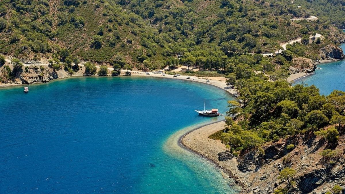 Tatilcilerin Yeni Gözdesi: Berrak Deniziyle Büyüleyen Sahil maxresdefault 15 - Marmara Bölge Gazetesi