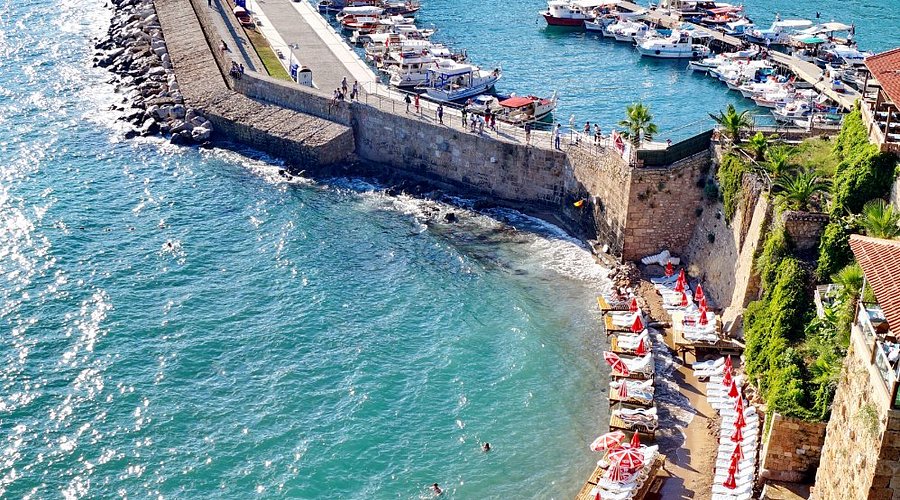 Doğal Güzelliğiyle Şehirden Kaçış Noktası mermerli beach - Marmara Bölge Gazetesi
