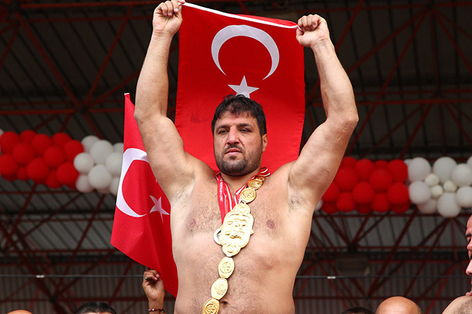 Cumhuriyet tarihinin en genç başpehlivanı unvanını taşıyan Recep Kara, bu