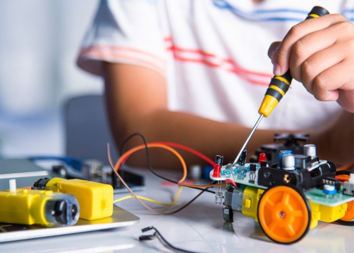 Burhaniye Belediyesi, 8–13 yaş arası çocuklara yönelik robotik kodlama eğitimi