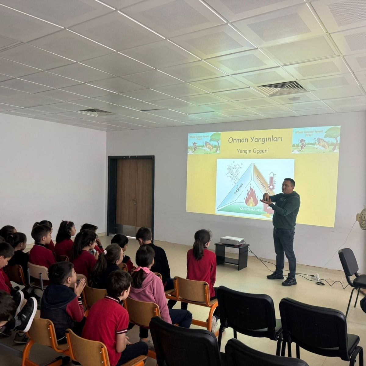 Balıkesir Üniversitesi Dursunbey Meslek Yüksekokulu, minik öğrencilere doğayı sevdiren anlamlı