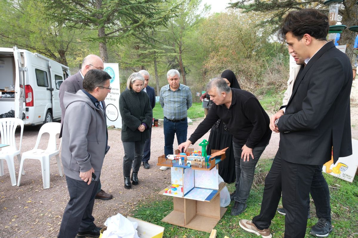 Balıkesir Üniversitesi öğrencileri, geri dönüşüm temalı sosyal sorumluluk projesiyle çevre