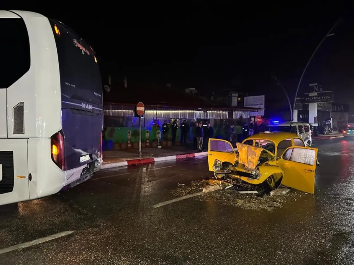 usakta can pazari sarkici kiracin ekibini tasiyan otobus kazaya karisti 1661653 202511300639 20251130063954 2 - Marmara Bölge Gazetesi