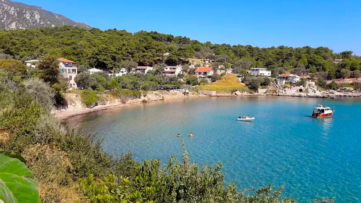 İzmir’in Karaburun ilçesine yaklaşık 20 kilometre uzaklıktaki Yeniliman, doğayla baş