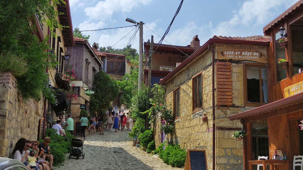 Kazdağları Eteklerinde Eşsiz Manzarasıyla Dört Mevsimde Büyüleyen Köy yesilyurt - Marmara Bölge Gazetesi