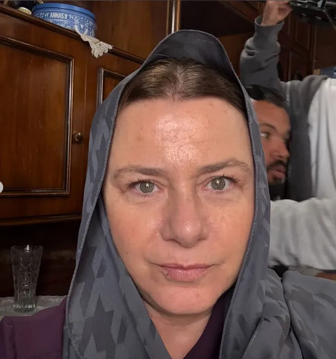 Taşacak Bu Deniz Senaristi, Dizideki Sürpriz Aşkı Açıkladı 0x0 tasacak bu denizin sirini gamze suner atay kimdir kac yasinda hangi dizilerde oynadi 1765565076968 - Marmara Bölge Gazetesi