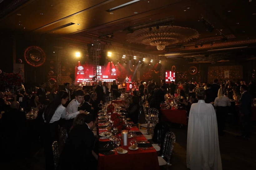 GGYD’nin Ankara’da düzenlenen geleneksel yılbaşı balosunda Melek Mosso ve Serkan