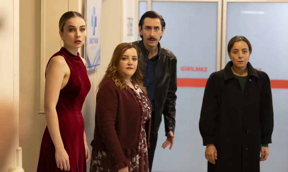 Star TV ekranlarının ilgiyle takip edilen dizisi Sahipsizler’in 44. bölüm