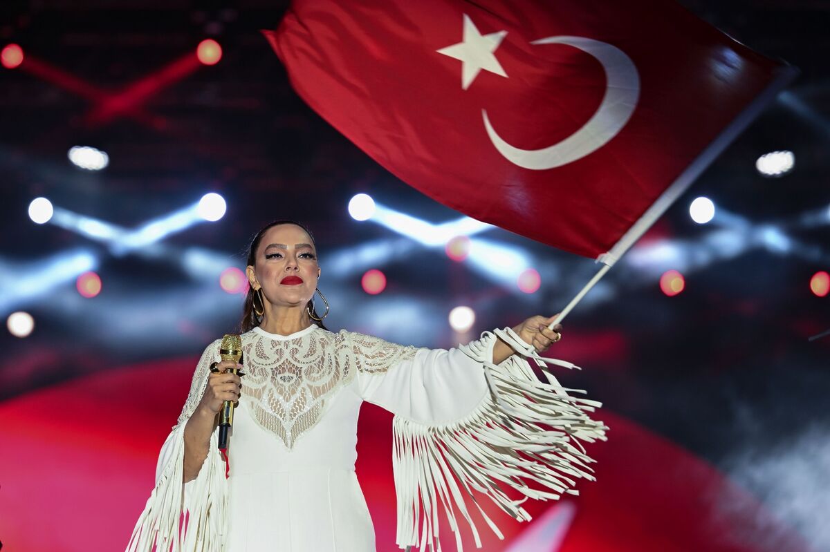 Ebru Gündeş’in Estetik İddiaları Gündem Oldu 48ef4632 a313 4b5f 89ce 93094c86c63b - Marmara Bölge Gazetesi