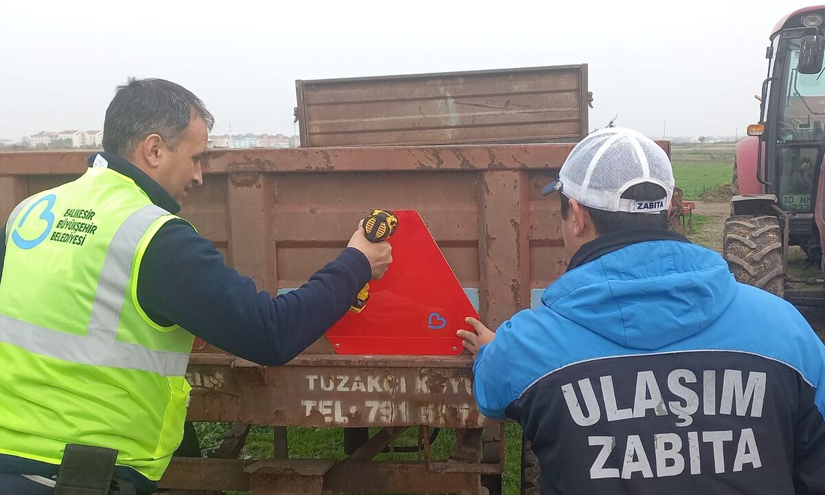 Balıkesir’de Reflektör Uygulaması! 4df6a7f6 4a1a 443f 83d0 6df0123dcac5 - Marmara Bölge Gazetesi