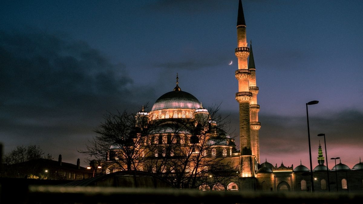 Üç ayların müjdecisi olarak kabul edilen Regaip Kandili, 25 Aralık