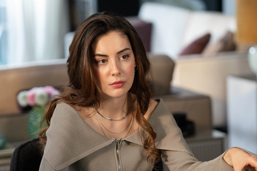 Kızılcık Şerbeti 118. Bölümde Acı Kayıp ve Büyük Kriz 562b954acbebd5af1f6e80a03e628067 840 - Marmara Bölge Gazetesi