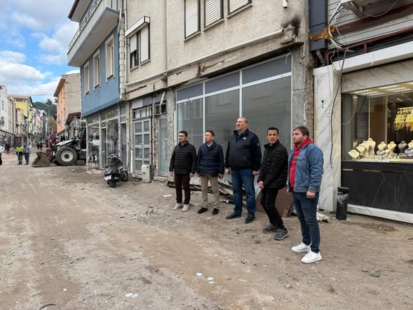 Bigadiç Belediyesi tarafından Hitay Caddesi’nde hayata geçirilen Sokak Sağlıklaştırma Projesi