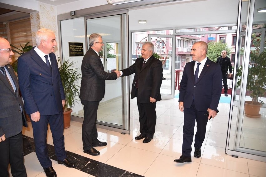Balıkesir Eğitiminde Görev Değişikliği: Selehattin Kal Göreve Başladı 587291731 18049774952677787 1677014227651903675 n - Marmara Bölge Gazetesi