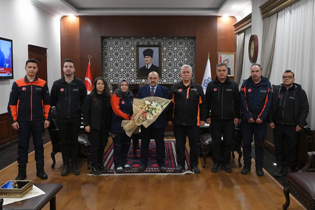 AFAD’dan Vali Ustaoğlu’na Kuruluş Yıl Dönümü Ziyareti! 587538192 18318152620222704 6635556311419683201 n - Marmara Bölge Gazetesi