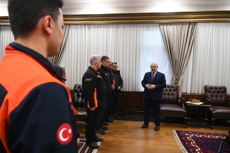 AFAD’dan Vali Ustaoğlu’na Kuruluş Yıl Dönümü Ziyareti! 587783386 18318152644222704 7663123892302018179 n - Marmara Bölge Gazetesi