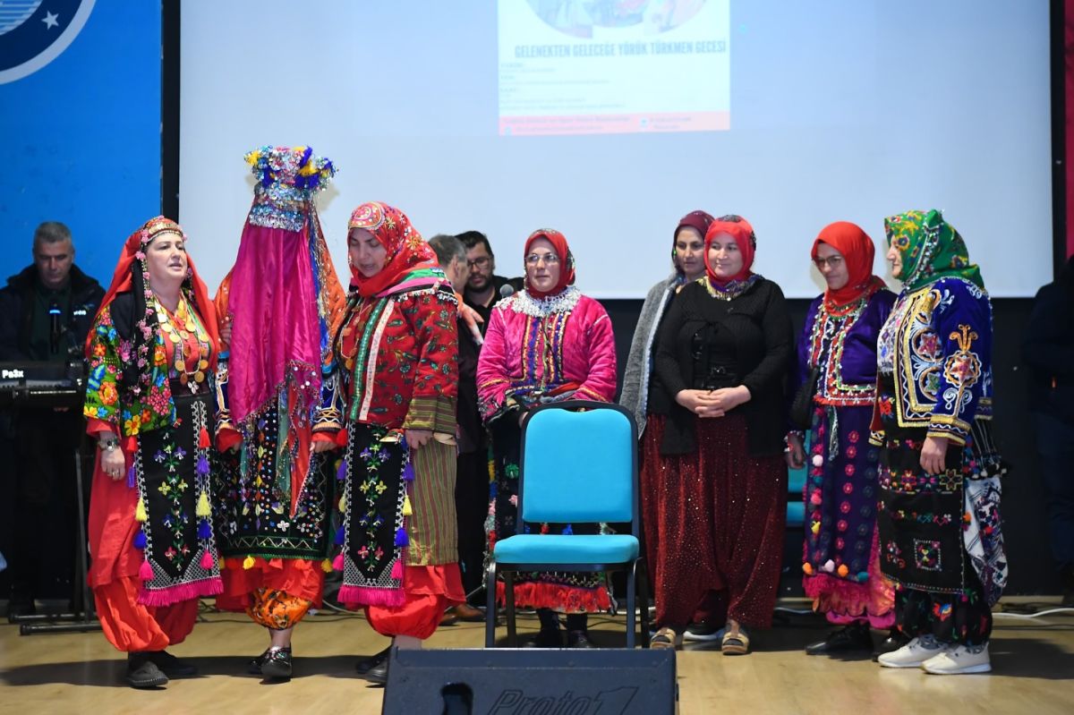 Balıkesir Valisi İsmail Ustaoğlu ve eşi Şenay Ustaoğlu, “Gelenekten Geleceğe