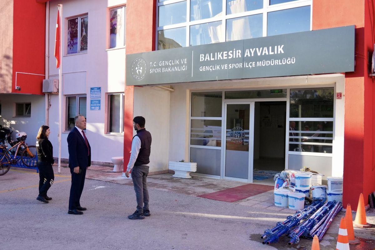 Balıkesir Gençlik ve Spor İl Müdürü Adem Özalp, Ayvalık’ta bulunan