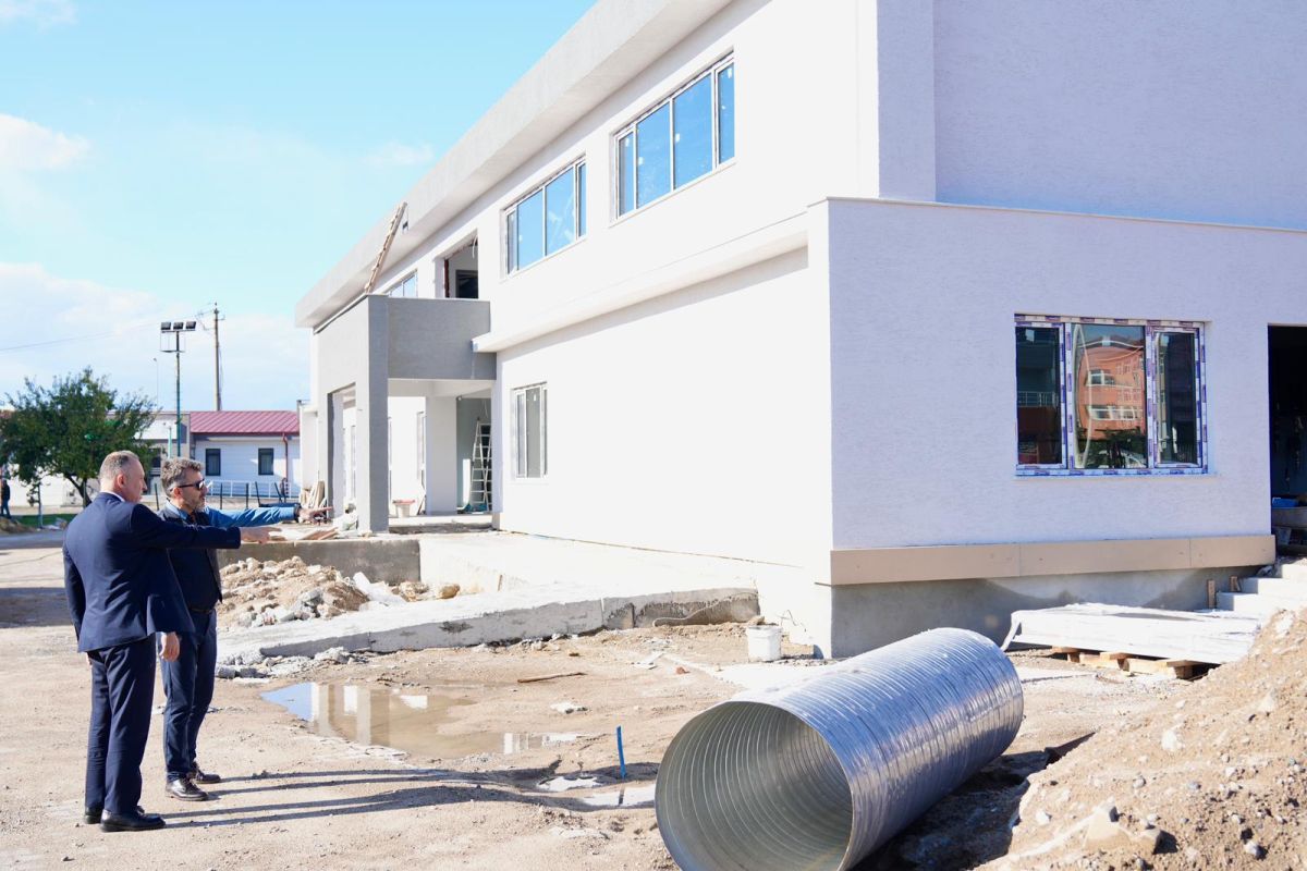 Balıkesir Gençlik ve Spor İl Müdürü Adem Özalp, Burhaniye’de yapımı