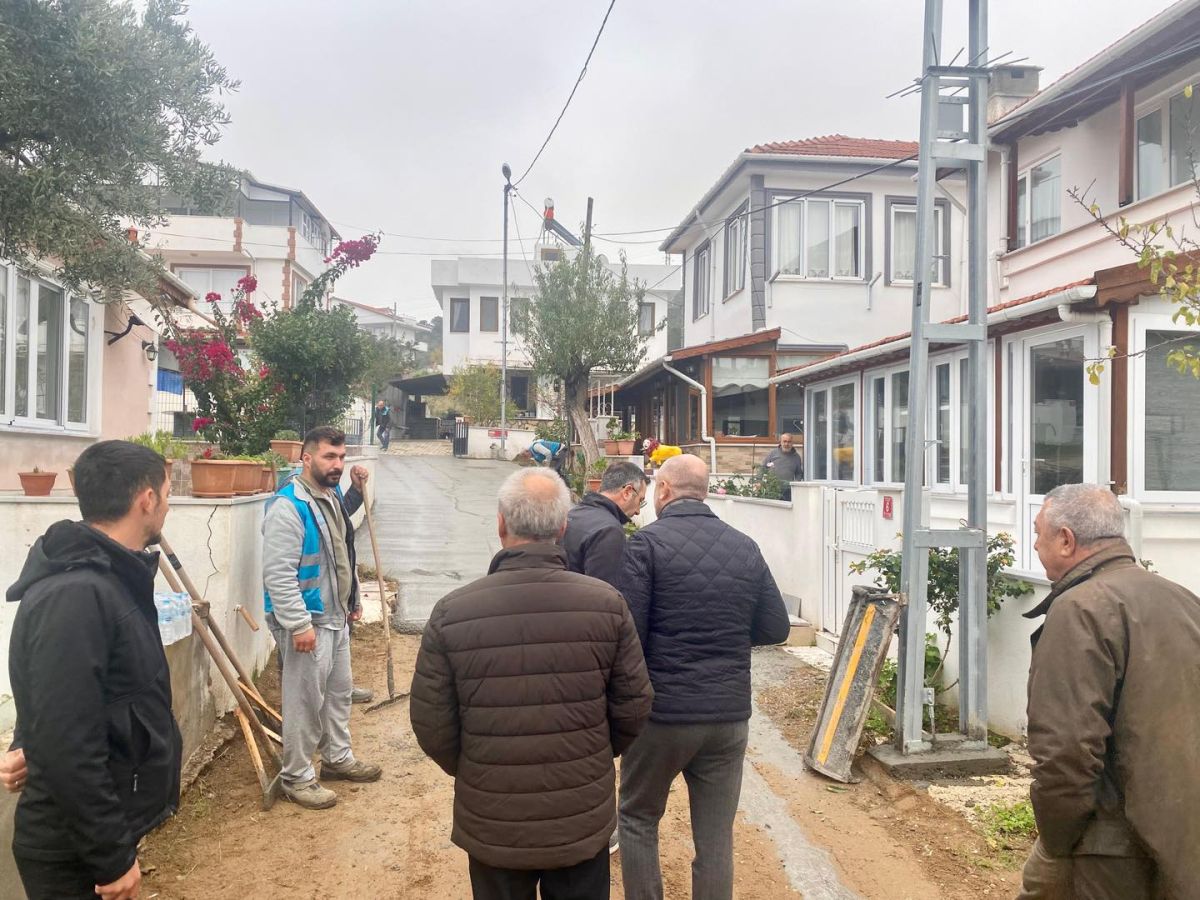 Avşa Adası’nda sürdürülen yol düzenleme çalışmaları hem yerel halkın hem