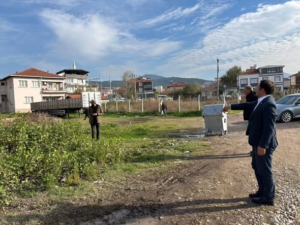 Sındırgı Belediyesi, ilçe genelinde sürdürülen altyapı ve üstyapı çalışmalarında vites