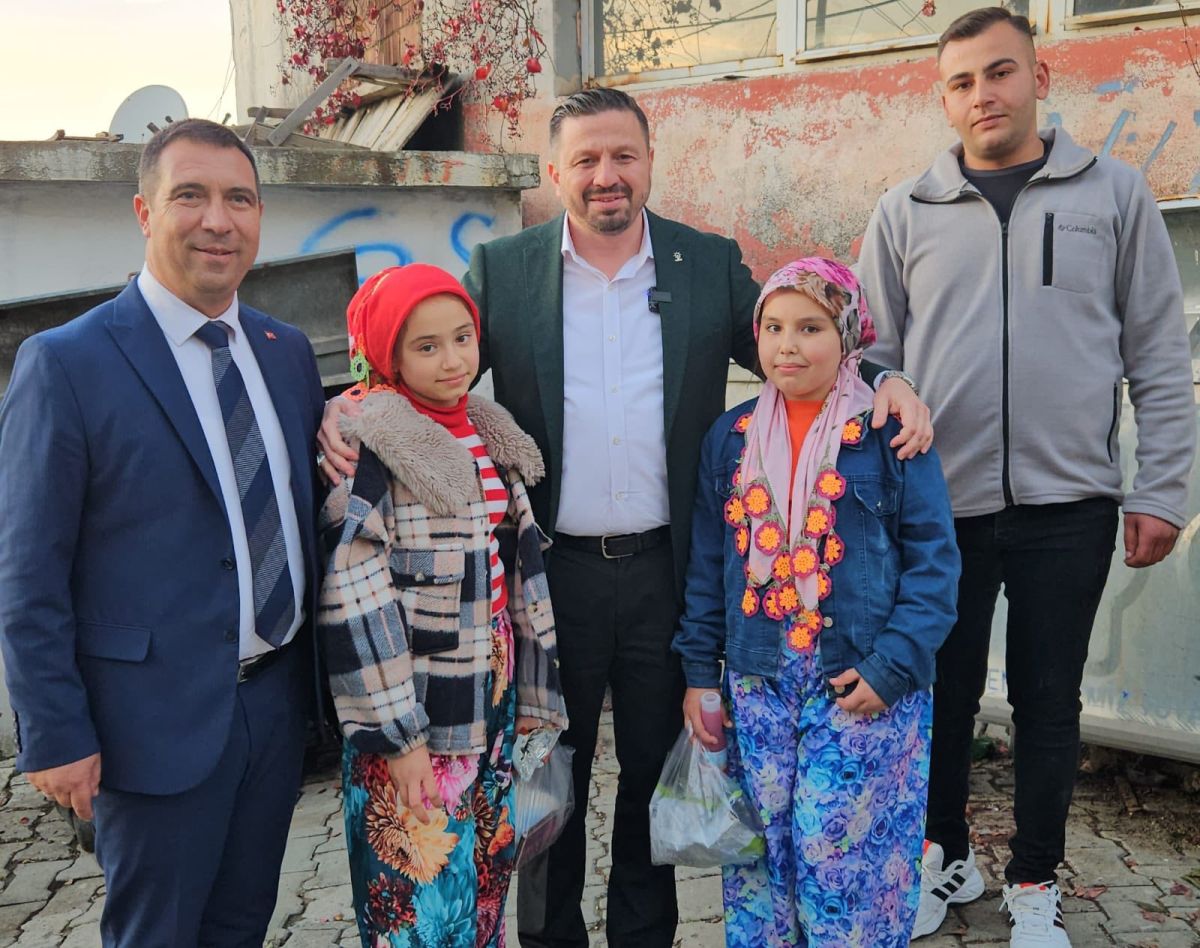 Mehmet Aydemir Gömeç’te: Hacıhüseyinler’de Kapı Kapı Ziyaret 594396004 794317330278261 8123032914147892144 n - Marmara Bölge Gazetesi
