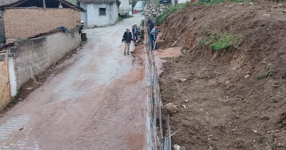 Susurluk Belediyesi Fen İşleri Müdürlüğü ekipleri ilçenin farklı noktalarında bakım,