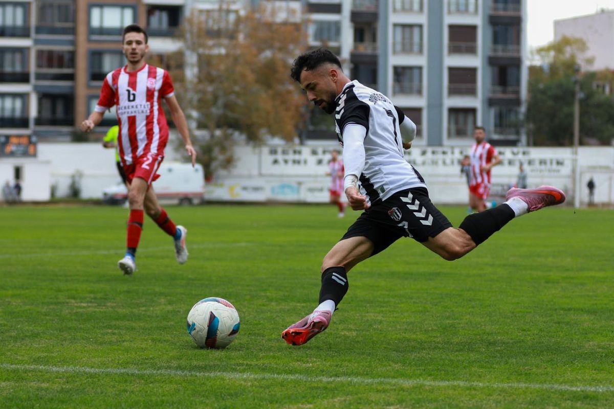 Balıkesir Süper Amatör Lig B Grubu’nda şampiyonluk mücadelesi veren Burhaniye