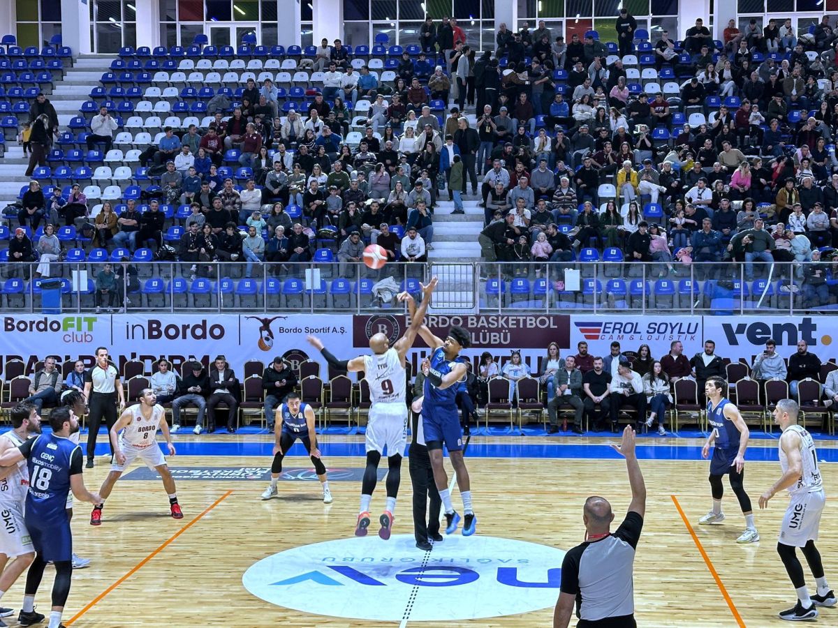 Bandırma Bordo Basketbol’un galibiyetle tamamladığı karşılaşmada tribündeki yerini alan Bandırma