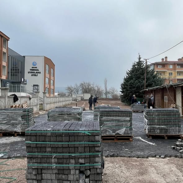 Bigadiç’te Kent Estetiğine Yeni Adım 600884933 122224261844300867 1187765910183519134 n - Marmara Bölge Gazetesi