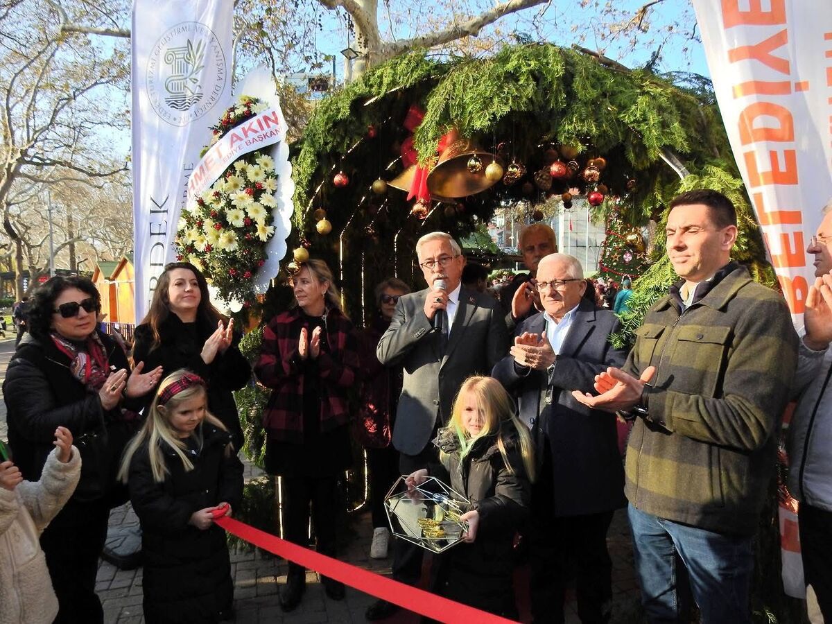 Erdek’te Yılbaşı Pazarı Açıldı 600990937 1501301778705234 7735221585504888616 n - Marmara Bölge Gazetesi
