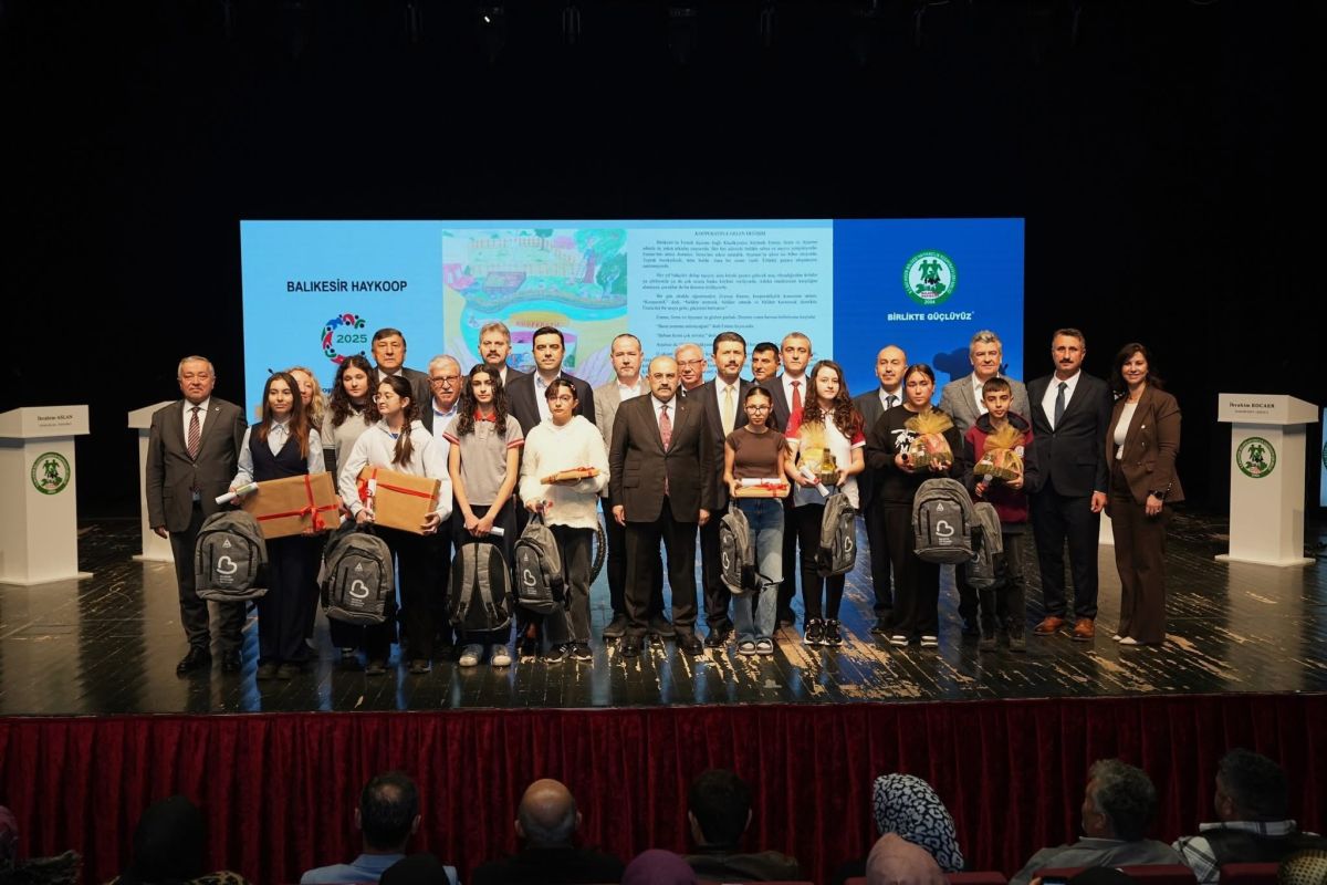 Balıkesir’de düzenlenen “Uluslararası Kooperatifler Yılı ve Balıkesir Kooperatifçiliği” programında kooperatifçiliğin