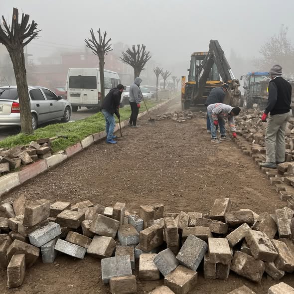 Bigadiç Belediyesi, ilçe genelinde ulaşım altyapısını güçlendirmeye yönelik çalışmalarına hız