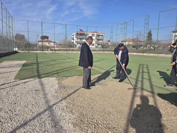 Sındırgı Belediyesi, ilçenin farklı noktalarında devam eden çalışmaları ve projeleri